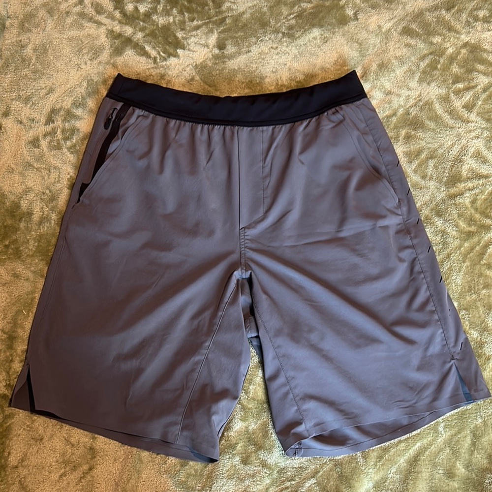Grey men’s interval shorts